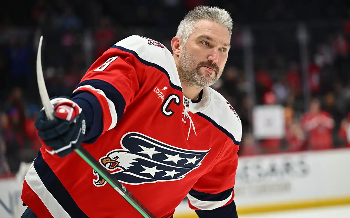 Овечкин отложил вечеринку ради олимпийского чемпиона. 1000-ю шайбу пропустит американец?