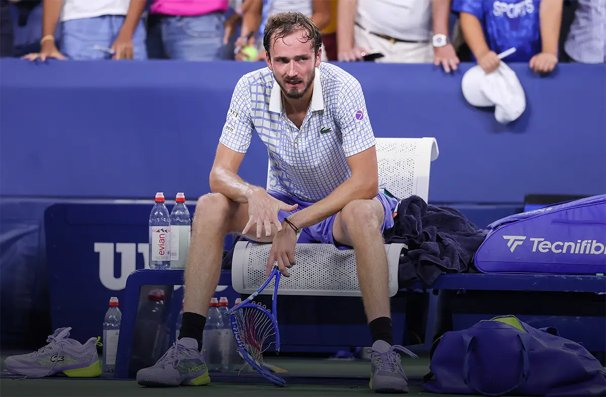 Вечный психоз ломает карьеру Медведева. Штрафы ничему его не учат